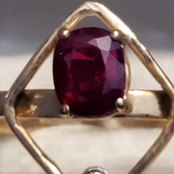 9K Gold Ring with gemstone (garnet) - Picture 7 of 13